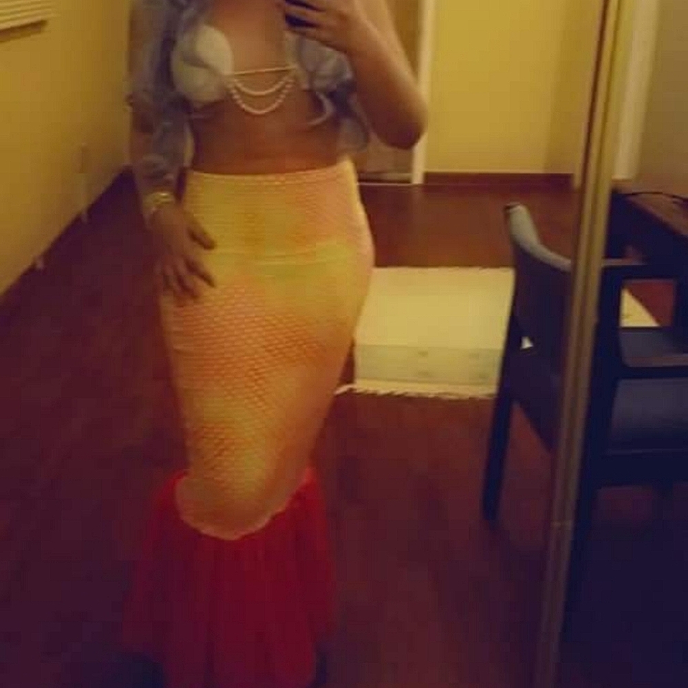 Handmade Mermaid🧜🏼‍♀️ Skirt & Crown Costume + Shell cups with pearl Details